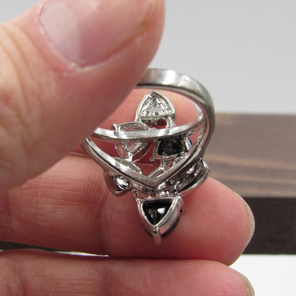 Size 9 Silver Tone Large CZ Diamond Band Ring - Picture 3 of 7